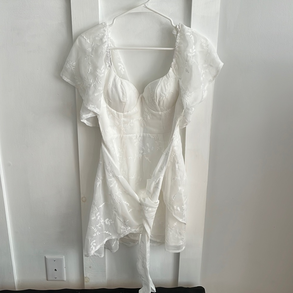 Selfie Leslie white dress
